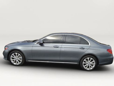 Used 2017 Mercedes-Benz E 300 4MATIC image 3