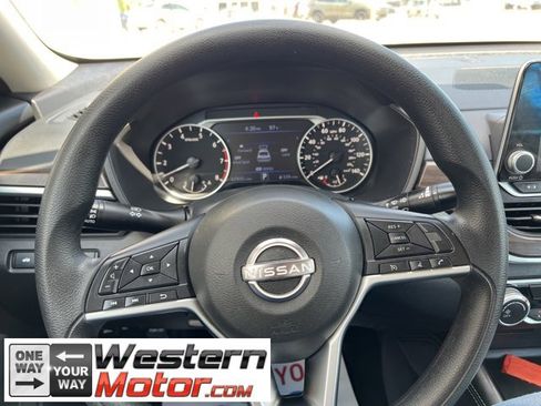 Used 2023 Nissan Altima 2.5 SV image 11