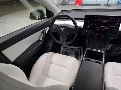 Used 2021 Tesla Model Y Long Range AWD/4WD image 39