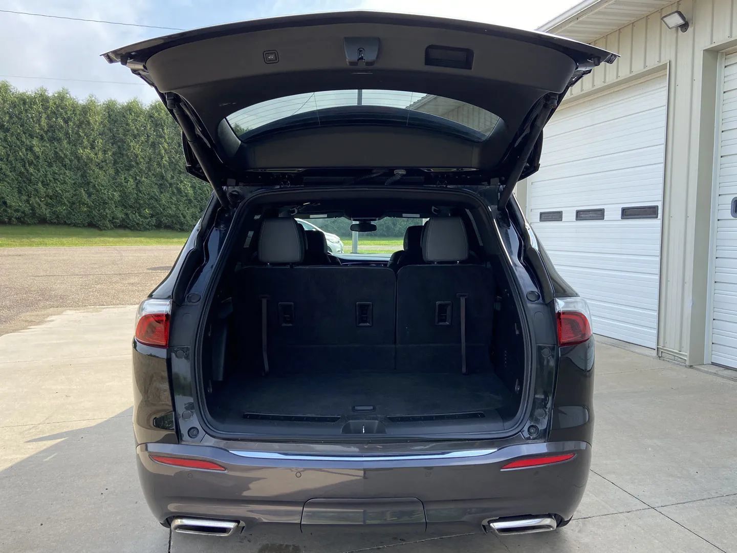 Used 2023 Buick Enclave Essence AWD/4WD image 26