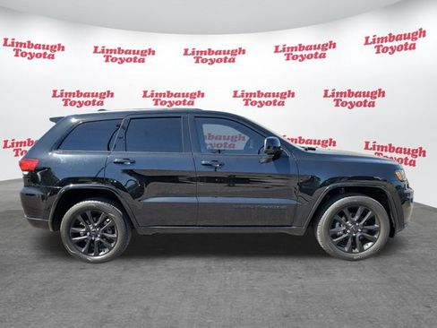 Used 2020 Jeep Grand Cherokee Altitude image 2