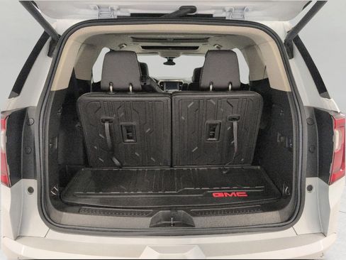 Used 2023 GMC Acadia Denali w/ Denali Ultimate Package AWD/4WD image 16