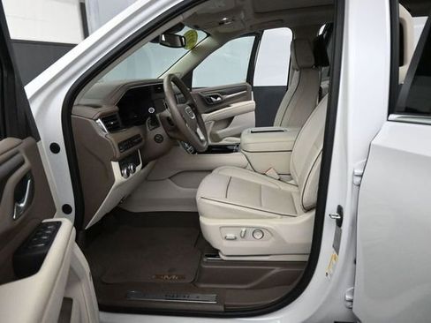 Used 2023 GMC Yukon XL Denali AWD/4WD image 9