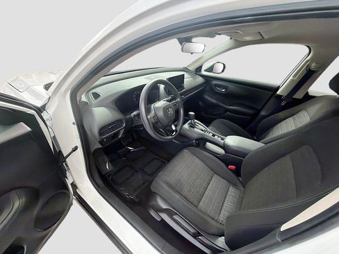Used 2023 Honda HR-V LX image 9