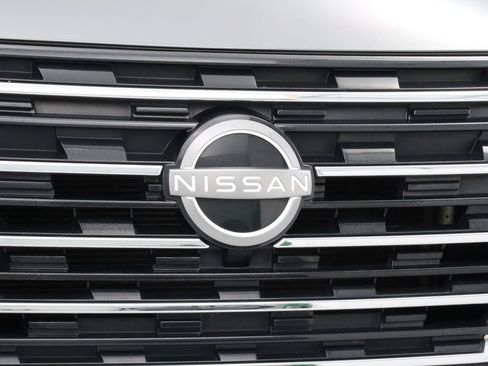 Used 2024 Nissan Rogue SV FWD image 9
