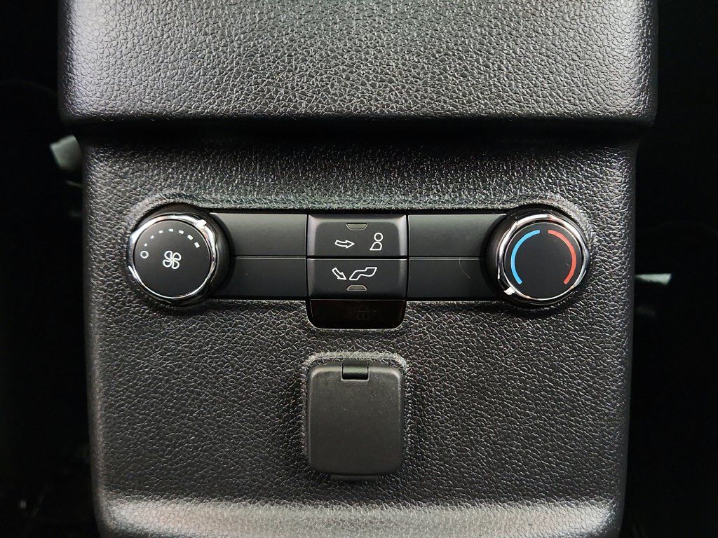 Used 2017 Ford Explorer XLT w/ Equipment Group 202A AWD/4WD image 29