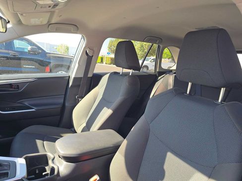 Certified 2025 Toyota RAV4 LE FWD image 21