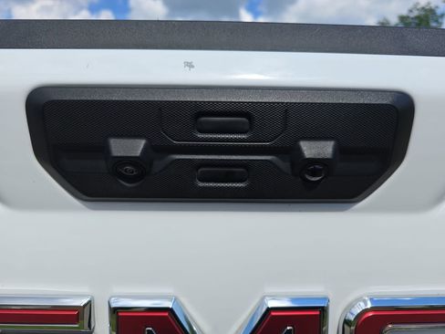 Used 2025 GMC Sierra 1500 AT4 w/ AT4 Premium Package AWD/4WD image 13