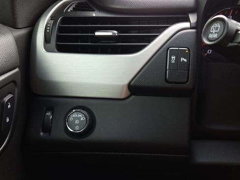 Used 2015 GMC Yukon SLE RWD image 24