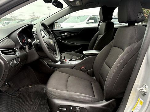 Used 2018 Chevrolet Malibu LT image 9