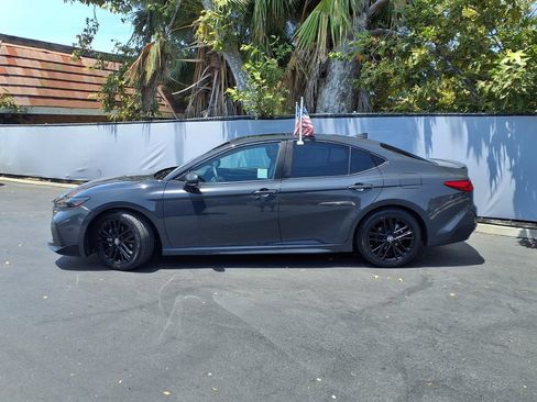 Used 2025 Toyota Camry SE w/ Convenience Package FWD image 3