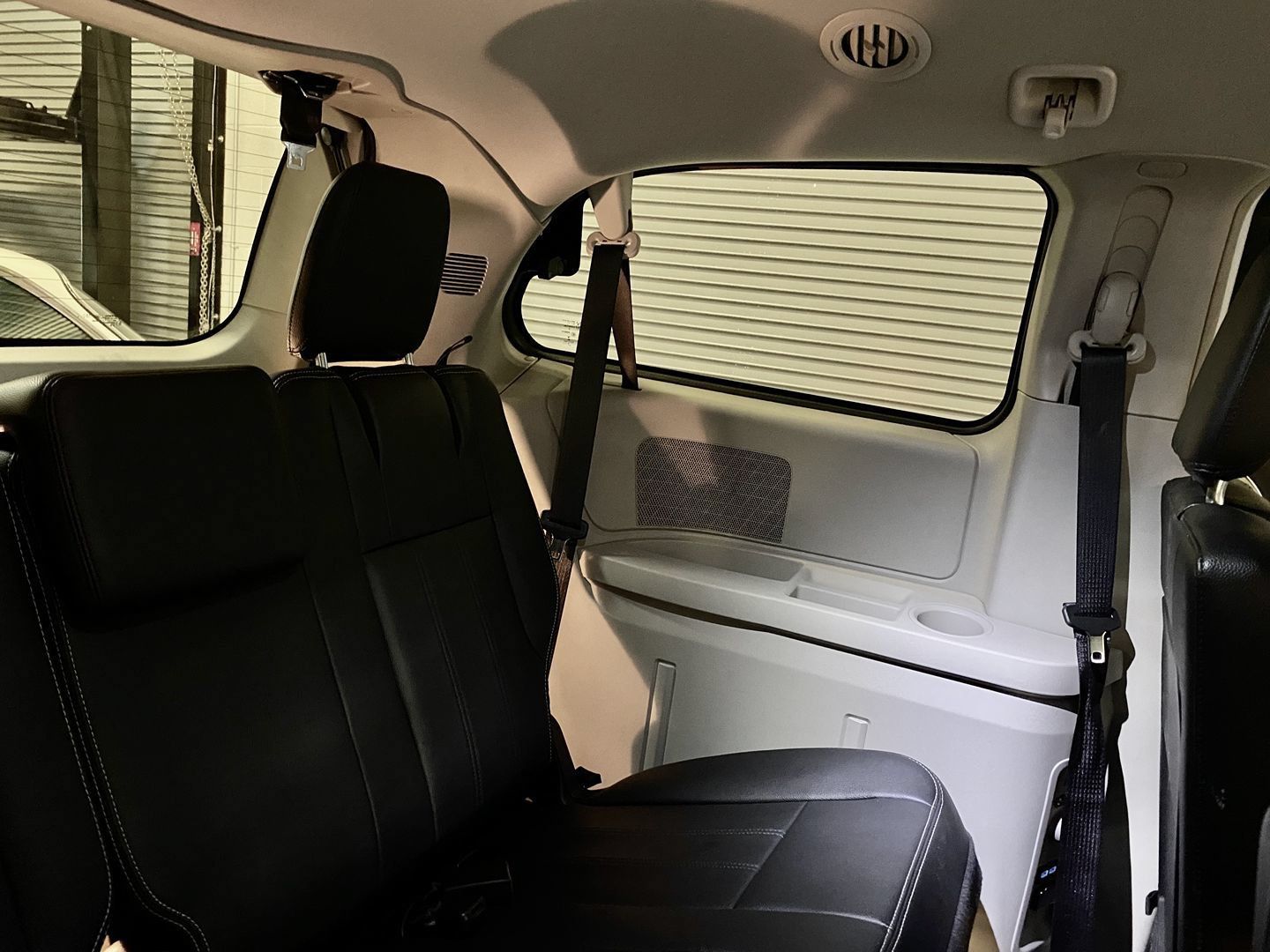 Used 2016 Chrysler Town & Country Touring FWD image 36