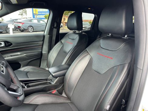 Used 2025 Jeep Compass Trailhawk AWD/4WD image 27
