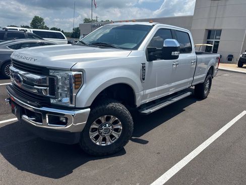 Used 2018 Ford F250 XLT w/ XLT Premium Package AWD/4WD image 2