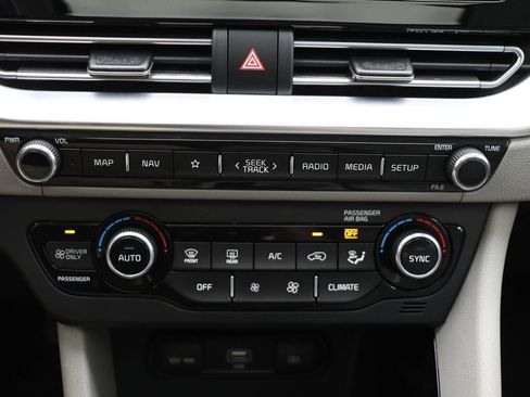 Used 2020 Kia Niro Touring image 23