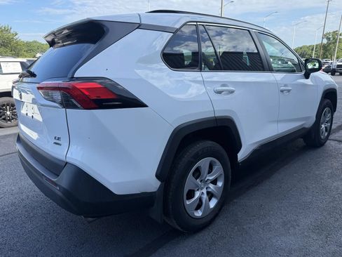 Used 2021 Toyota RAV4 LE AWD/4WD image 16