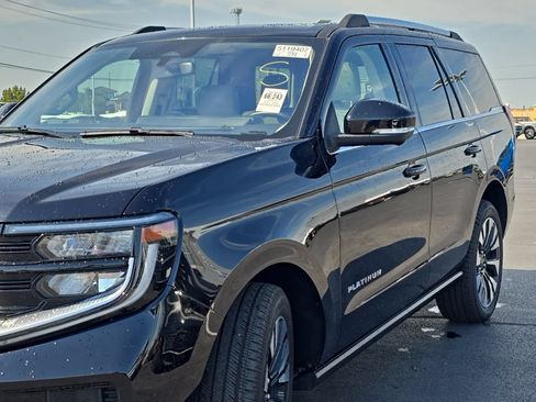 Used 2025 Ford Expedition Platinum w/ Driver's Package AWD/4WD image 59