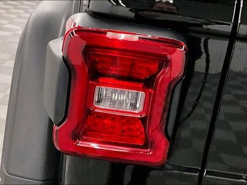 Used 2025 Jeep Wrangler Unlimited Rubicon 4xe w/ Safety Group AWD/4WD image 33