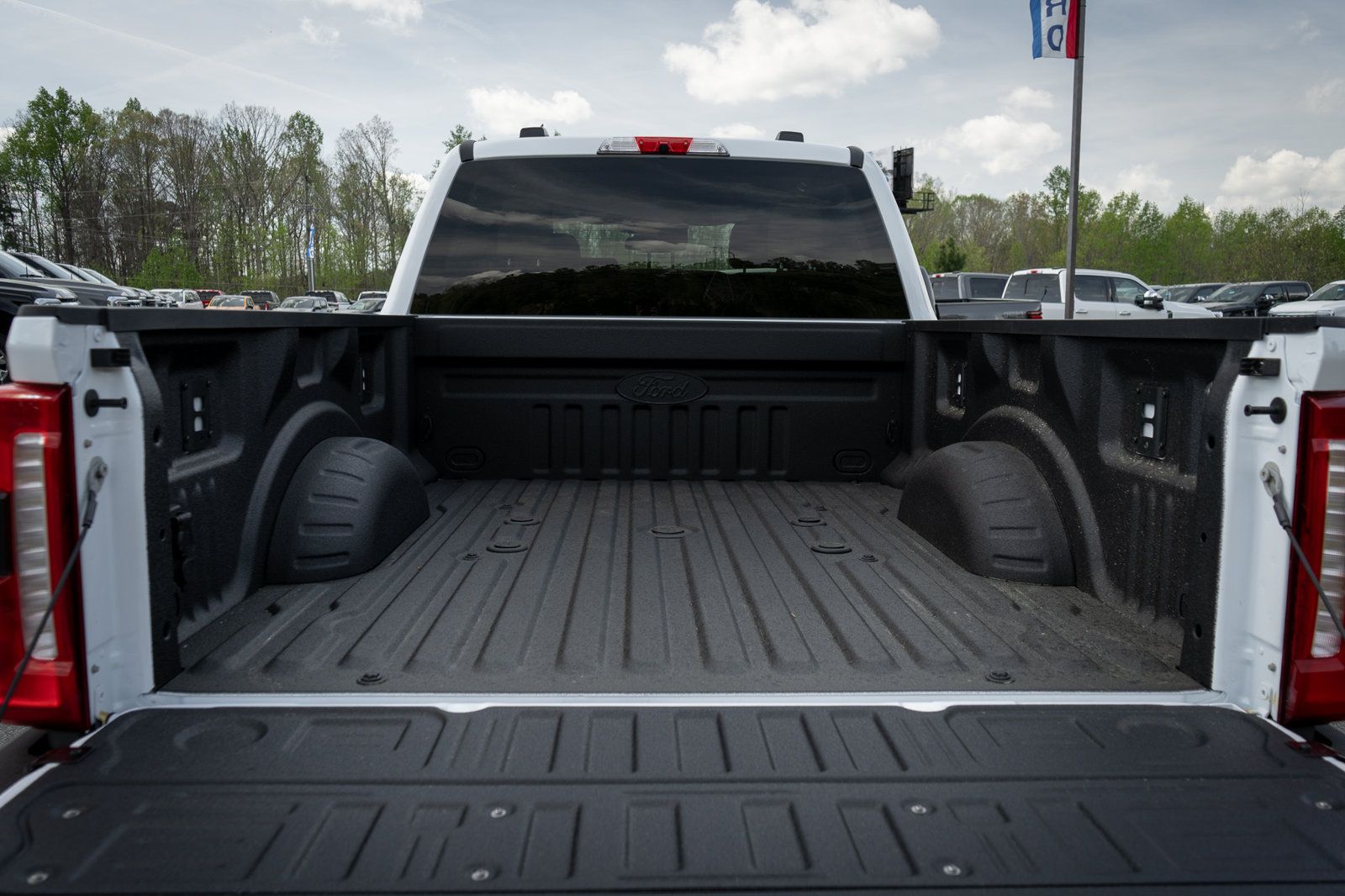 New 2026 Ford F350 XLT w/ XLT Premium Package AWD/4WD image 9