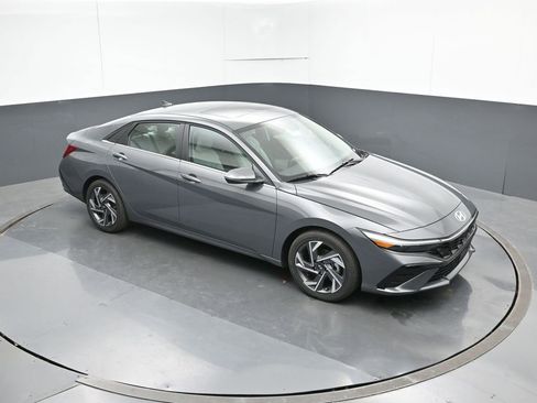 New 2026 Hyundai Elantra Limited FWD image 23