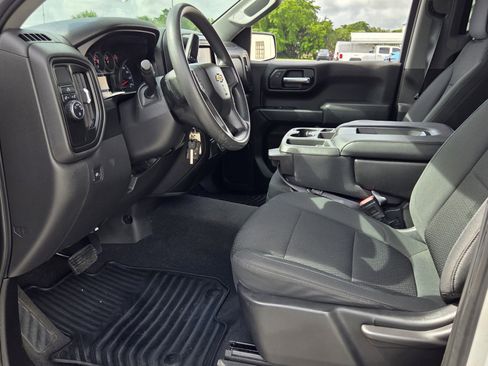 Used 2020 Chevrolet Silverado 1500 Custom w/ Custom Value Package RWD image 9