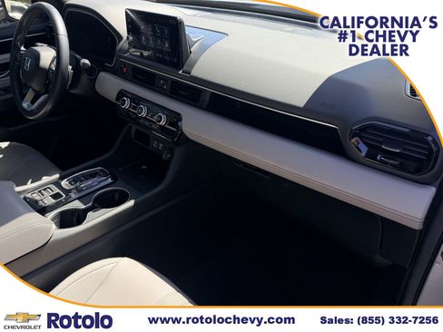 Used 2025 Honda Pilot Touring image 7