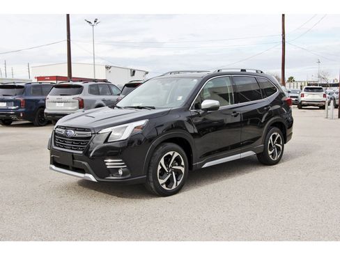 Used 2023 Subaru Forester Touring image 3