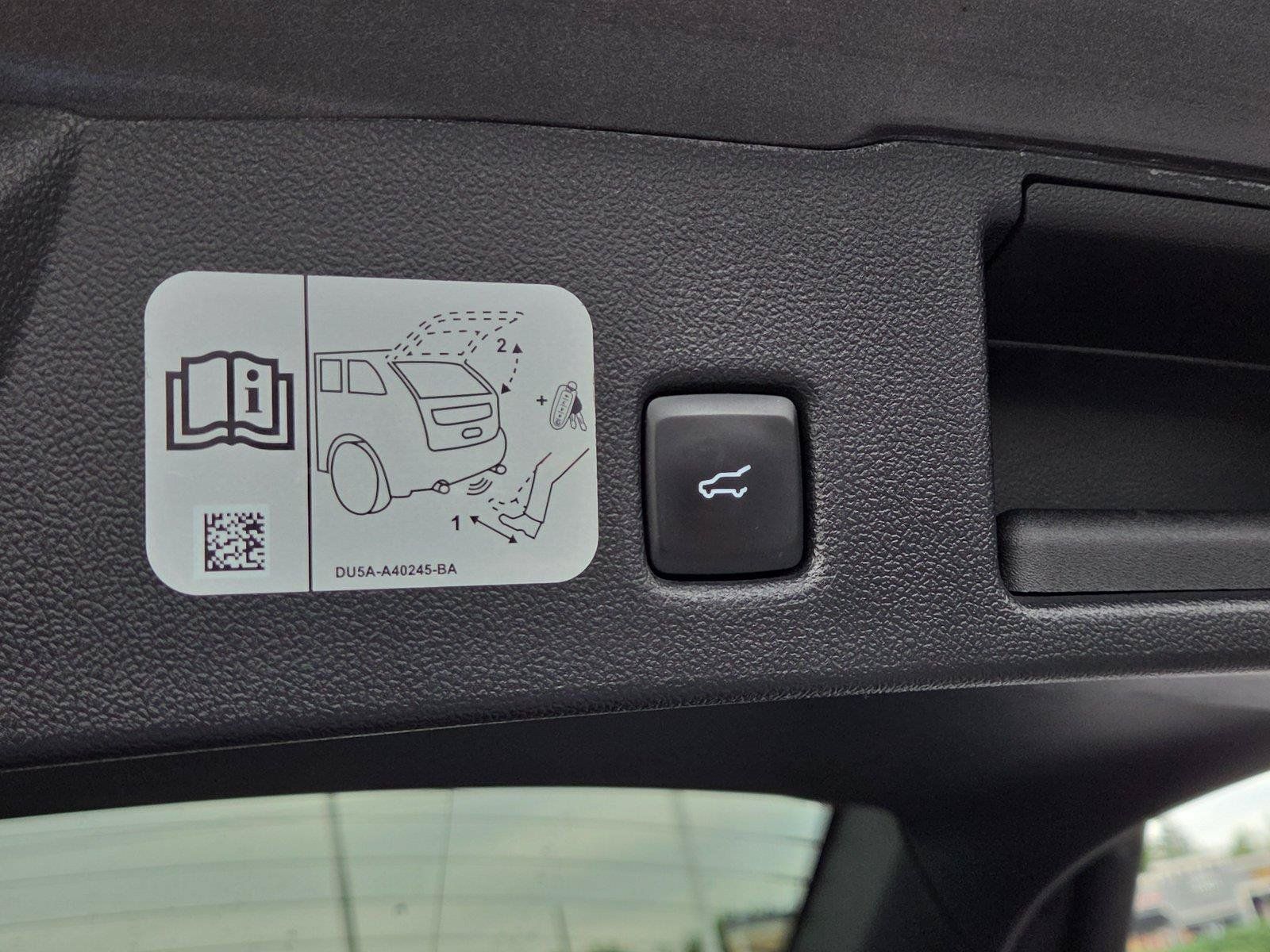 Used 2020 Ford Escape Titanium AWD/4WD image 30