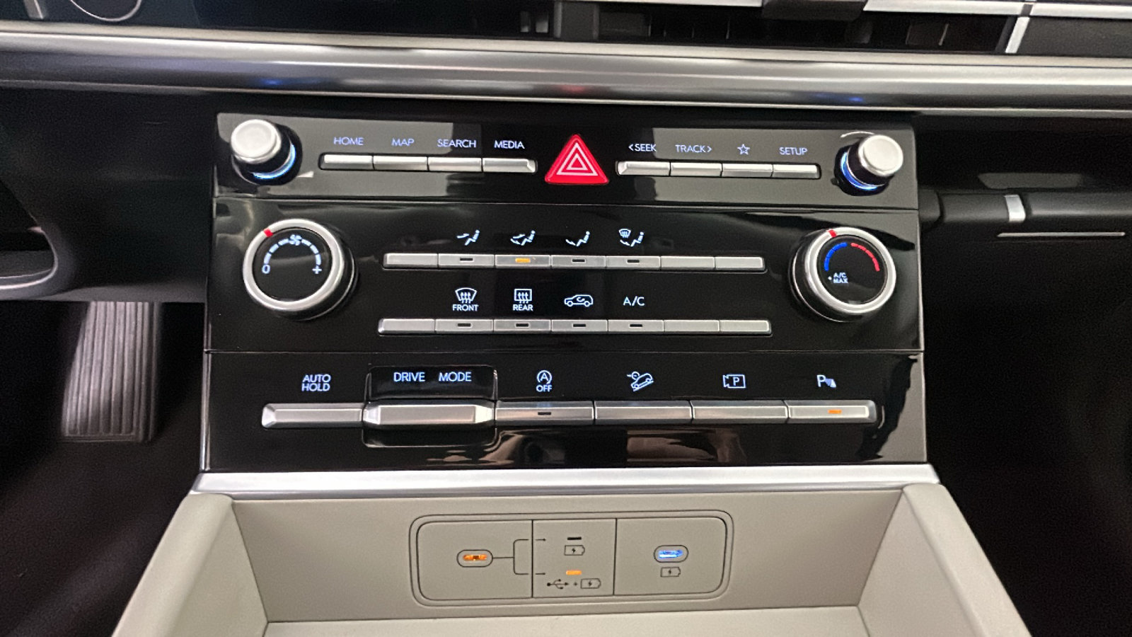 Used 2025 Hyundai Santa Fe SE FWD image 27