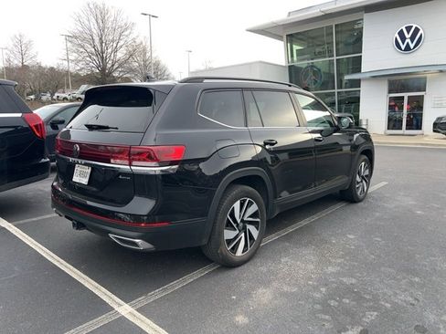 Used 2025 Volkswagen Atlas SE image 12