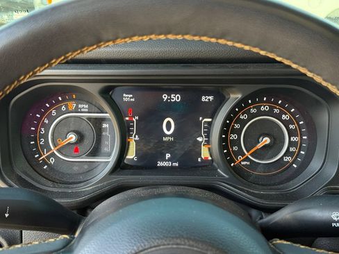Used 2024 Jeep Gladiator Sport AWD/4WD image 18