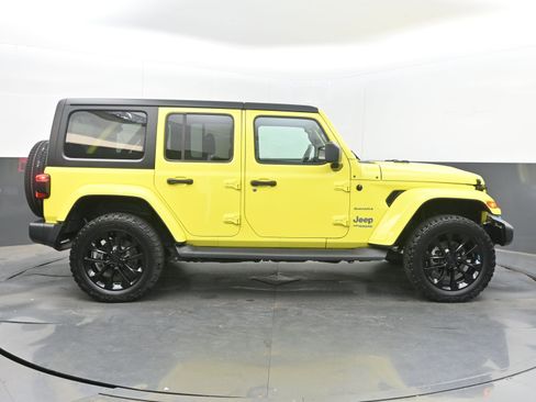 Used 2022 Jeep Wrangler Unlimited Sahara w/ Cold Weather Group AWD/4WD image 10