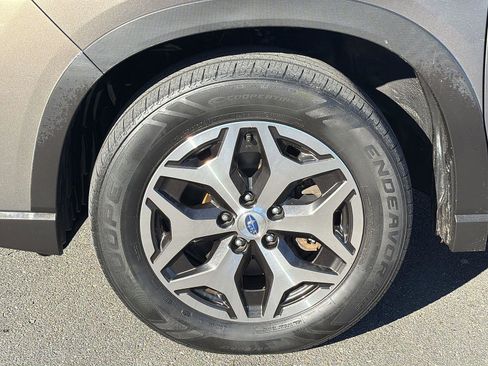 Used 2020 Subaru Forester Premium image 9