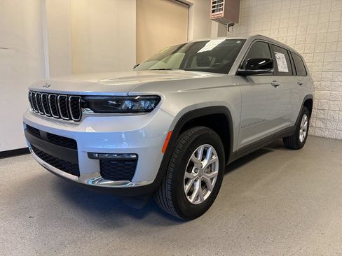 Used 2022 Jeep Grand Cherokee L Limited AWD/4WD image 35
