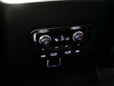 Used 2024 GMC Yukon Denali w/ Advanced Technology Package AWD/4WD image 23
