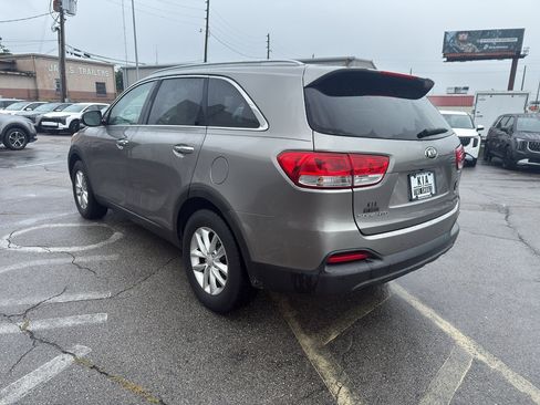 Used 2016 Kia Sorento FWD w/ LX Convenience Package image 9