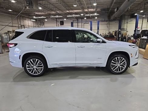 New 2026 Buick Enclave Avenir w/ Super Cruise Package FWD image 8