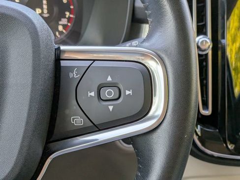 Used 2021 Volvo XC40 T4 Momentum w/ Premium Package FWD image 29