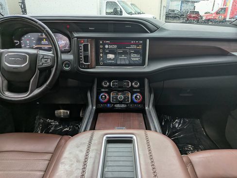 Used 2023 GMC Yukon XL Denali Ultimate AWD/4WD image 18