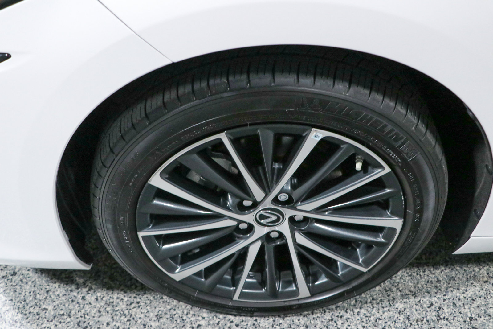 Used 2024 Lexus ES 350 w/ Premium Package FWD image 11