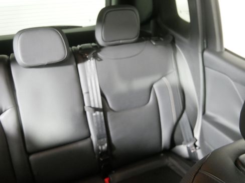 Used 2015 Jeep Renegade Limited image 14