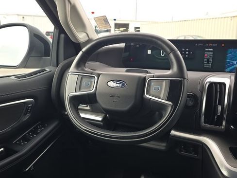 Used 2025 Ford Expedition Platinum AWD/4WD image 44