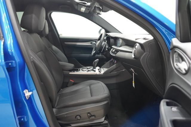 New 2025 Alfa Romeo Stelvio Sprint AWD/4WD image 34