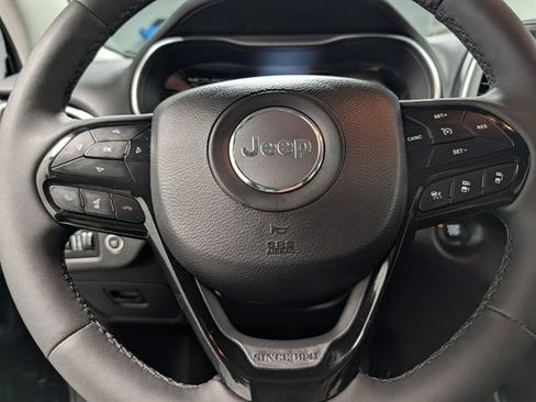 Used 2023 Jeep Cherokee Altitude Lux AWD/4WD image 18