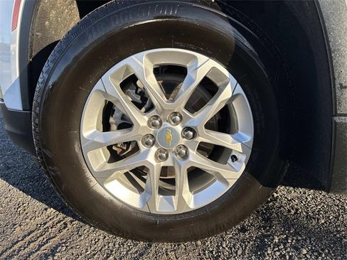 Used 2023 Chevrolet Traverse LS image 11