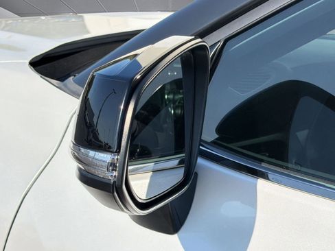 Used 2023 Toyota Highlander XLE FWD image 22