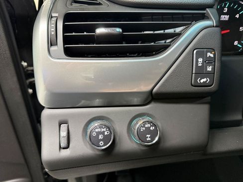 Used 2015 Chevrolet Tahoe LTZ AWD/4WD image 16