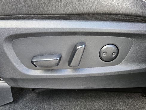 Used 2025 Nissan Pathfinder SL AWD/4WD image 14
