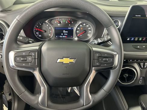 Used 2025 Chevrolet Blazer LT AWD/4WD image 13