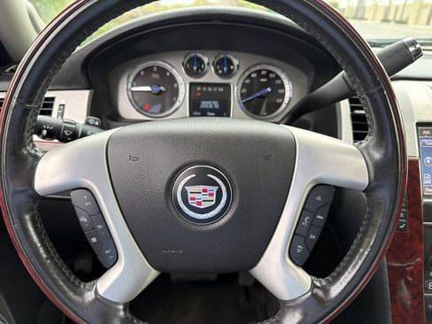 Used 2014 Cadillac Escalade Luxury RWD image 25